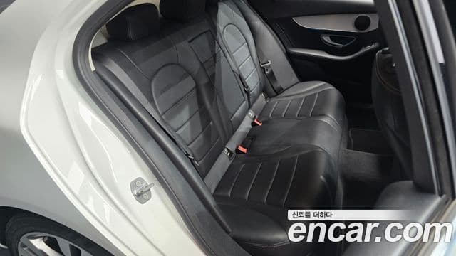 Mercedes-Benz C-Class 2018 — Şəkil 33/34