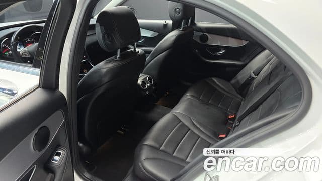 Mercedes-Benz C-Class 2018 — Şəkil 23/34