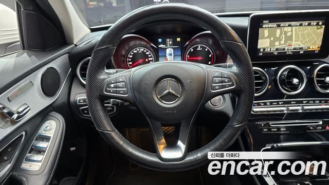 Mercedes-Benz C-Class 2018 — Şəkil 27/34