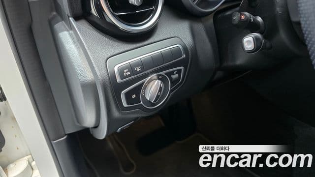 Mercedes-Benz C-Class 2018 — Şəkil 32/34