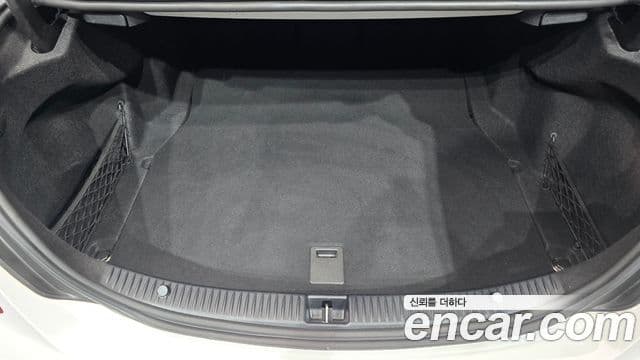 Mercedes-Benz C-Class 2018 — Şəkil 34/34
