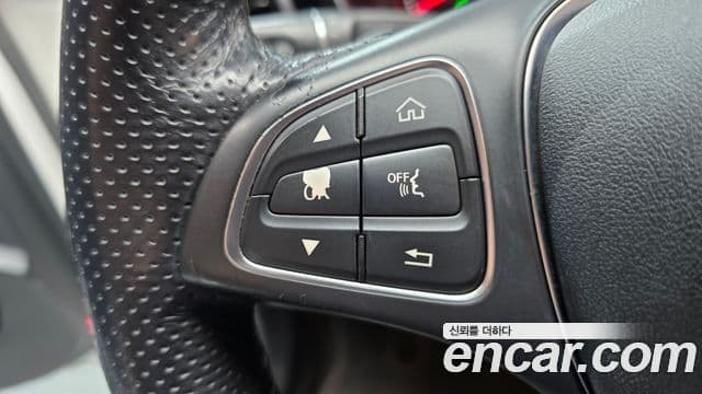Mercedes-Benz C-Class 2018 — Şəkil 29/34
