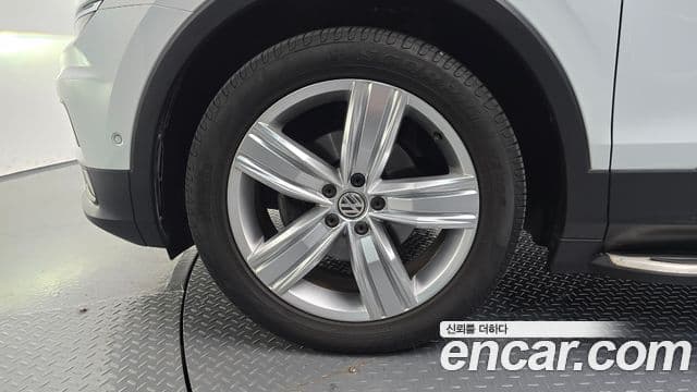 Volkswagen Tiguan 2020 — Photo 12/35
