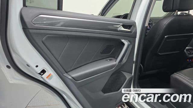 Volkswagen Tiguan 2020 — Photo 18/35