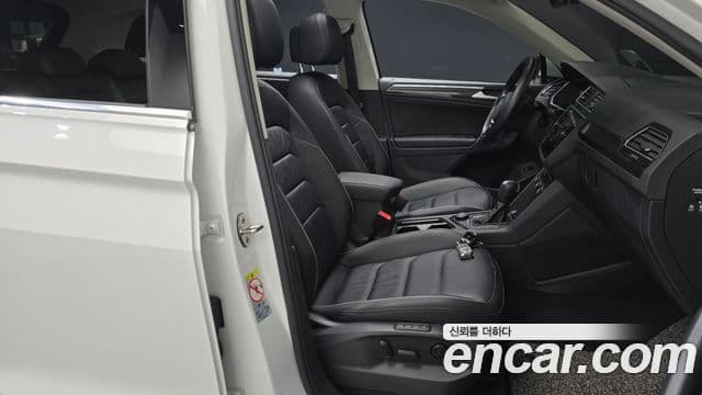 Volkswagen Tiguan 2020 — Photo 16/35