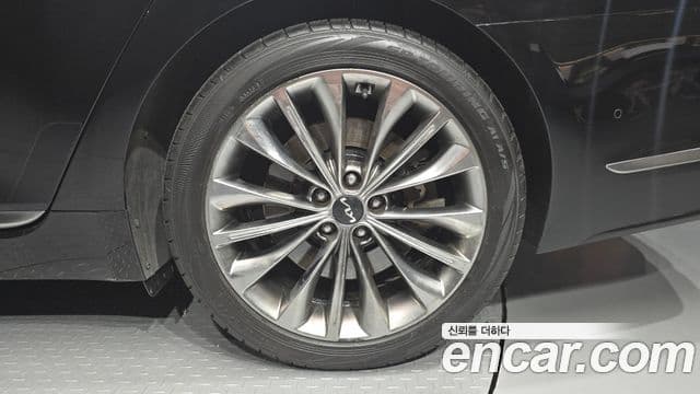 Kia The K9 2022 — Photo 24/36