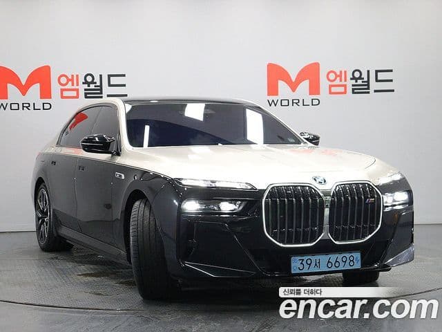 BMW i7 2023 — Photo 18/20