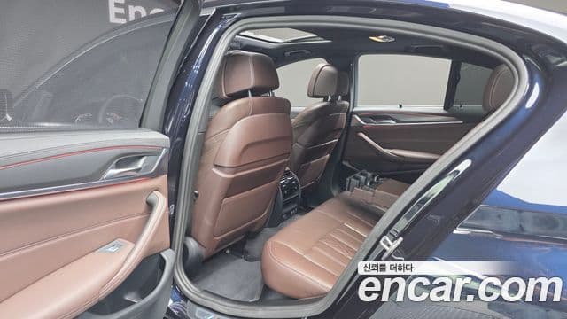 BMW 5 Series 2022 — Şəkil 10/20
