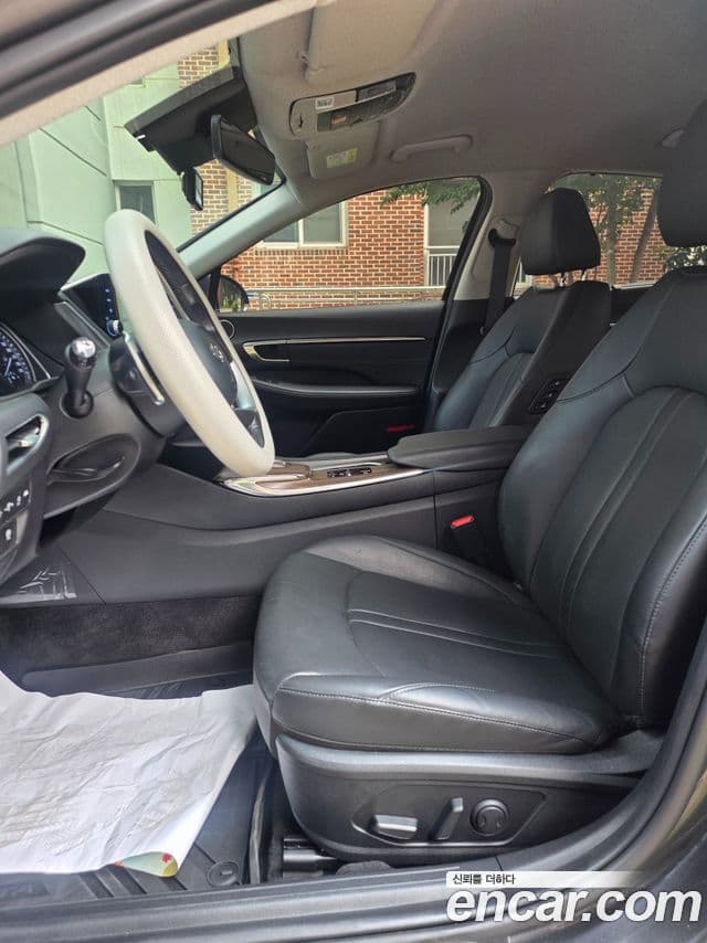 Hyundai Sonata Hybrid 2022 — Photo 2/19