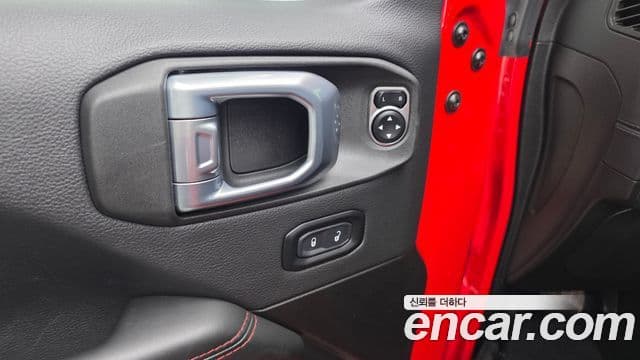 Jeep Wrangler 2024 — ფოტო 27/33