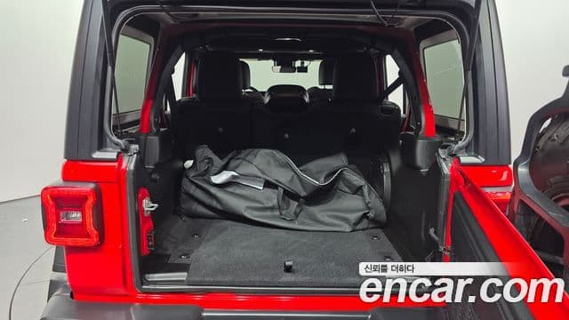 Jeep Wrangler 2024 — ფოტო 30/33