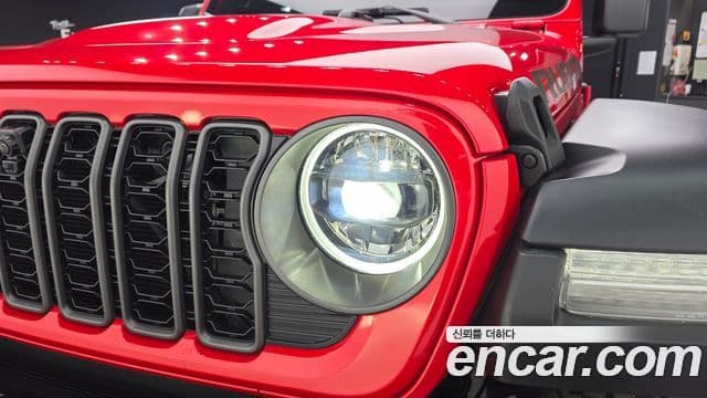 Jeep Wrangler 2024 — ფოტო 22/33