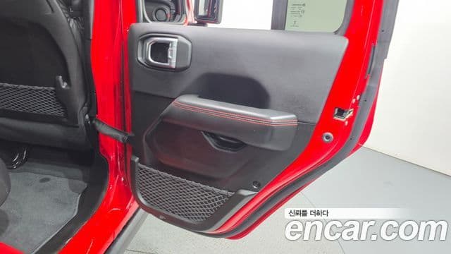 Jeep Wrangler 2024 — ფოტო 32/33