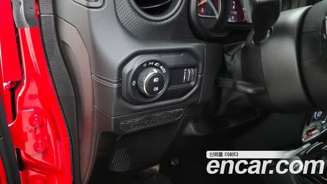 Jeep Wrangler 2024 — ფოტო 28/33