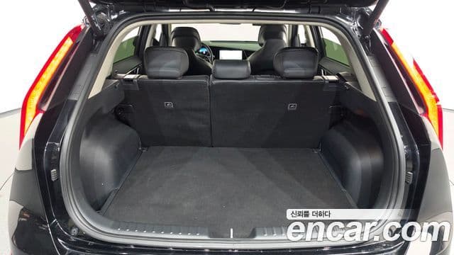 Kia Niro 2022 — Фото 17/20
