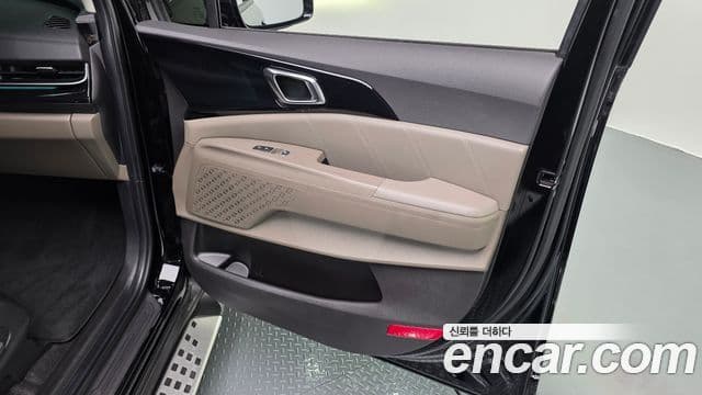 Kia Carnival 2023 — Photo 23/38