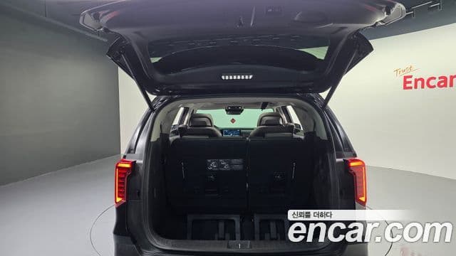 Kia Carnival 2023 — Photo 7/38