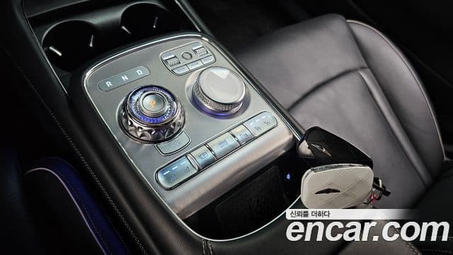 Genesis G90 2022 — ფოტო 19/38