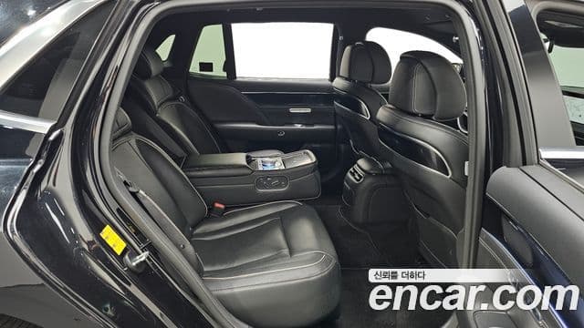 Genesis G90 2022 — ფოტო 10/38