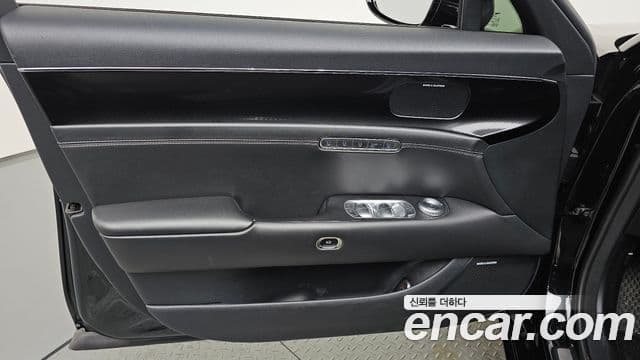 Genesis G90 2022 — ფოტო 31/38