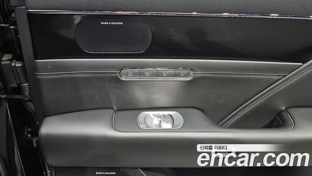 Genesis G90 2022 — ფოტო 32/38