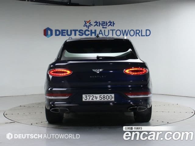 Bentley Bentayga 2021 — Photo 2/20