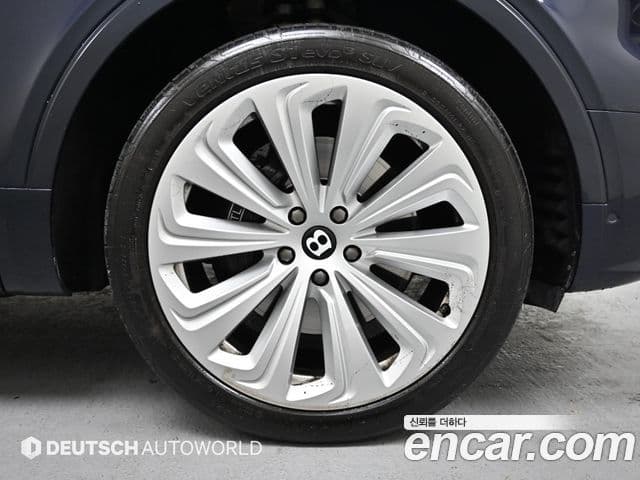 Bentley Bentayga 2021 — Photo 8/20