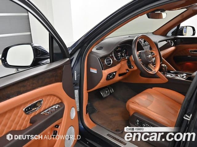 Bentley Bentayga 2021 — Photo 10/20