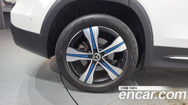 Mercedes-Benz EQB 2022 — ფოტო 31/33