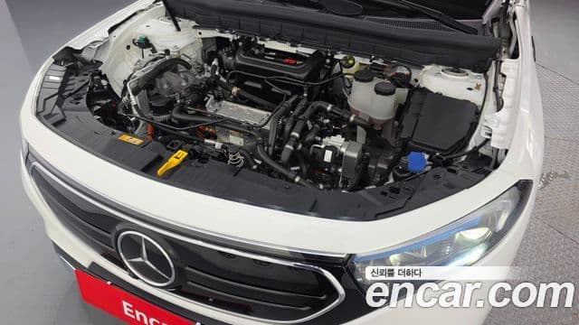 Mercedes-Benz EQB 2022 — ფოტო 28/33
