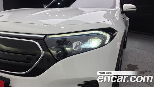 Mercedes-Benz EQB 2022 — ფოტო 19/33