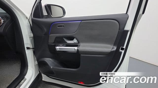 Mercedes-Benz EQB 2022 — ფოტო 8/33