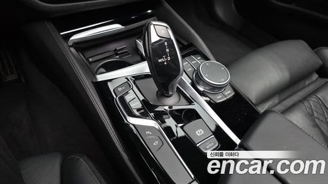 BMW 5 Series 2019 — Photo 22/42