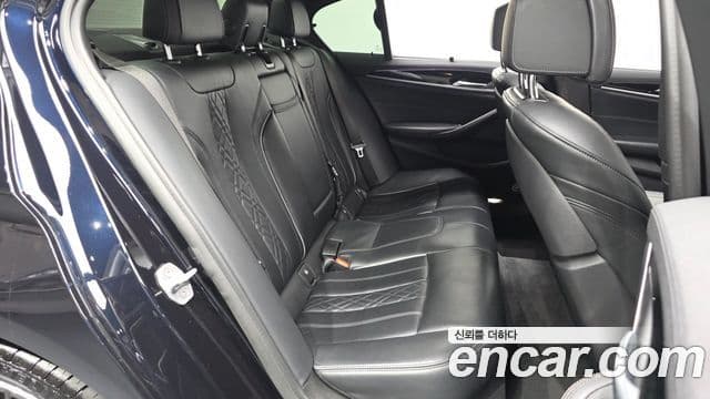 BMW 5 Series 2019 — Photo 37/42