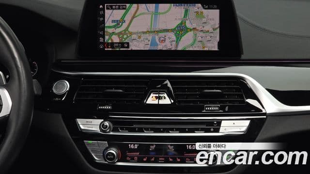 BMW 5 Series 2019 — Photo 17/42