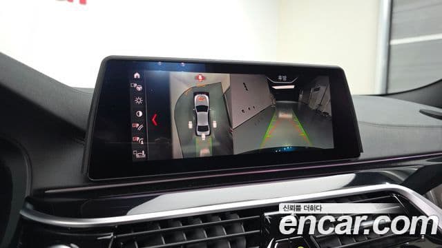 BMW 5 Series 2019 — Photo 14/42