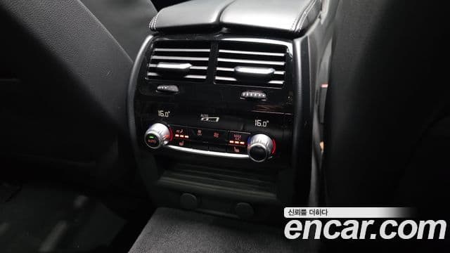 BMW 5 Series 2019 — Photo 8/42
