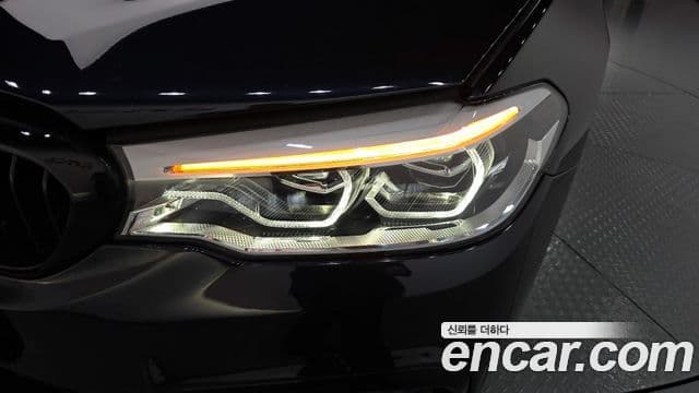 BMW 5 Series 2019 — Photo 30/42