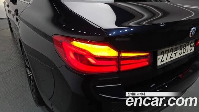 BMW 5 Series 2019 — Photo 27/42