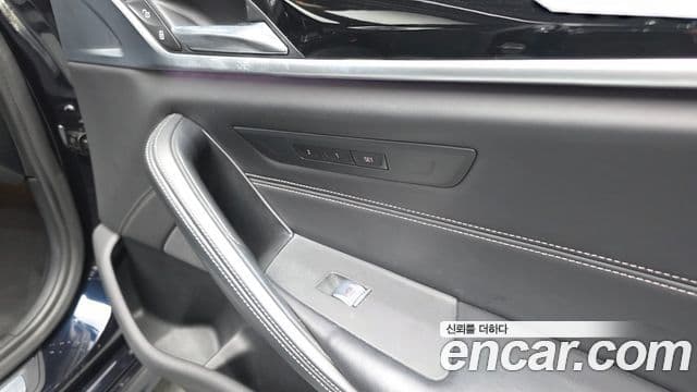 BMW 5 Series 2019 — Photo 1/42
