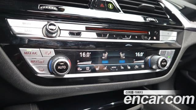 BMW 5 Series 2019 — Photo 33/42