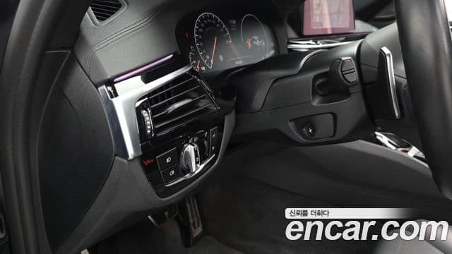 BMW 5 Series 2019 — Photo 3/42