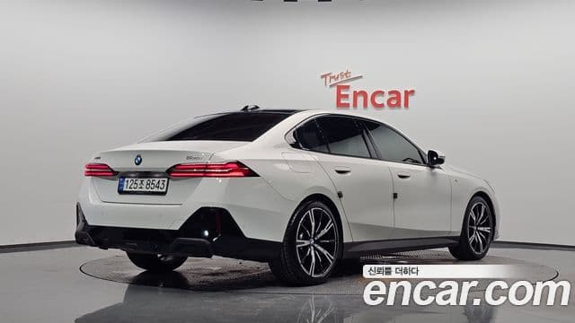 BMW 5 Series 2024 — Photo 20/37
