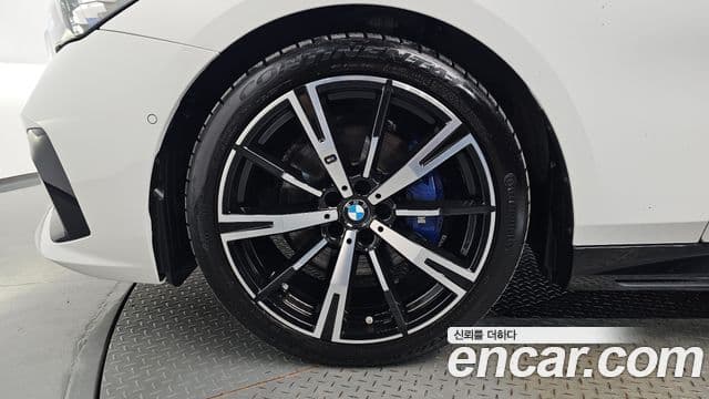 BMW 5 Series 2024 — Photo 9/37