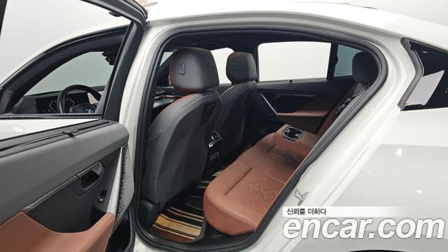 BMW 5 Series 2024 — Photo 17/37