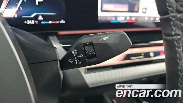 BMW 5 Series 2024 — Photo 28/37