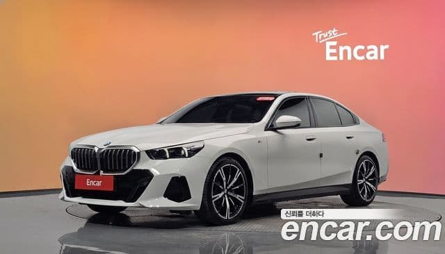 BMW 5 Series 2024 — Photo 14/37