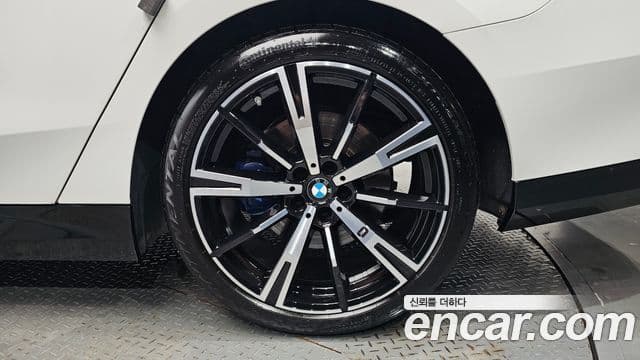 BMW 5 Series 2024 — Photo 4/37