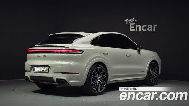 Porsche Cayenne 2025 — ფოტო 8/20