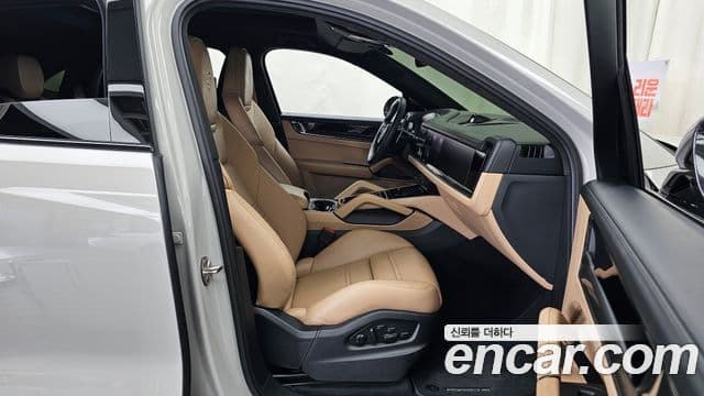 Porsche Cayenne 2025 — ფოტო 11/20